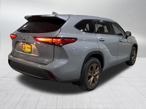 Used 2022 Toyota Highlander Bronze Edition AWD/4WD image 6