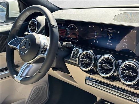 Certified 2025 Mercedes-Benz GLB 250 image 24