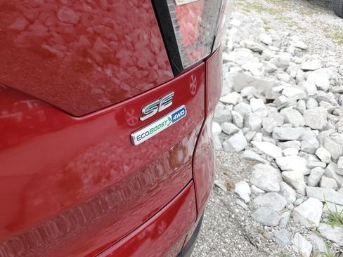 Used 2018 Ford Escape SE w/ SE Sync 3 Package AWD/4WD image 12