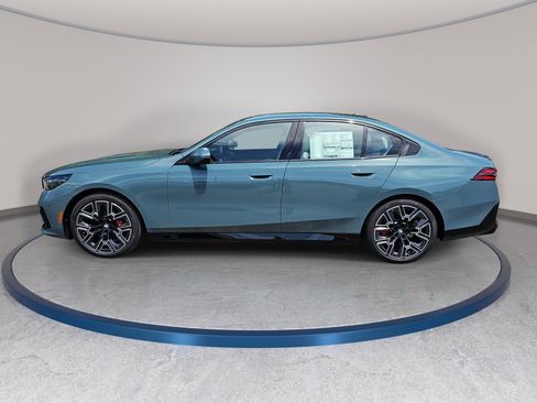New 2026 BMW 530i xDrive w/ M Sport Package AWD/4WD image 8