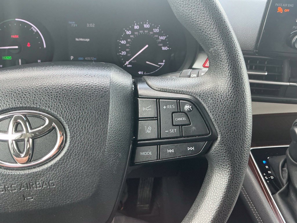 Used 2024 Toyota Sienna LE AWD/4WD image 15