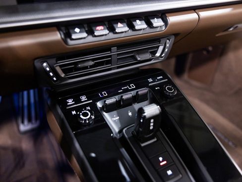 Used 2023 Porsche 911 Carrera w/ Premium Package RWD image 43