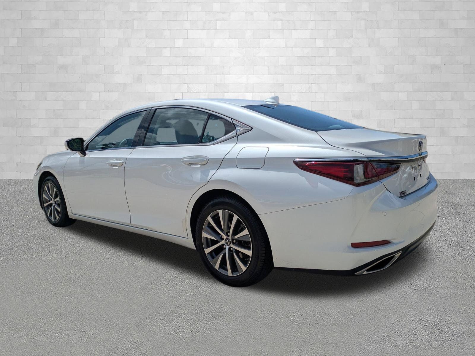 Used 2019 Lexus ES 350 w/ Premium Package FWD image 4
