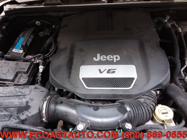 Used 2017 Jeep Wrangler Unlimited Rubicon AWD/4WD image 9