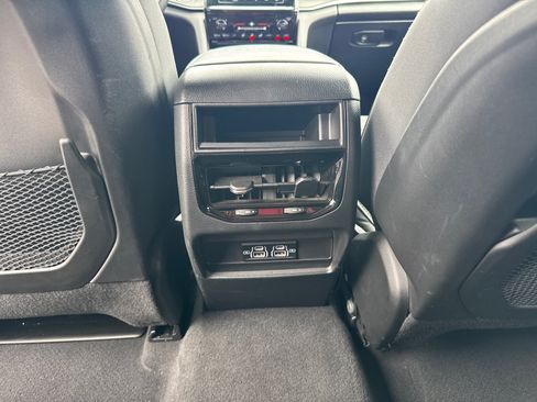 Used 2024 Jeep Grand Cherokee Laredo AWD/4WD image 7