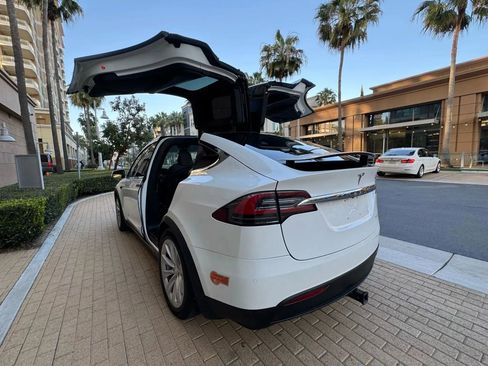 Used 2017 Tesla Model X 75D AWD/4WD image 9
