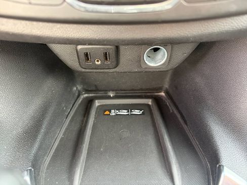 Used 2023 Chevrolet Traverse LT AWD/4WD image 15
