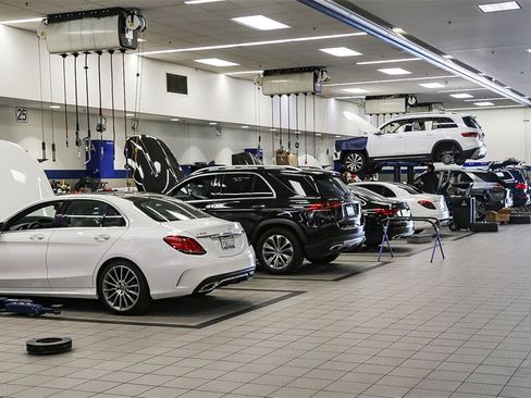 Used 2024 Mercedes-Benz EQB 300 4MATIC image 38