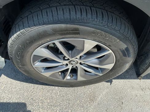 Used 2018 Toyota RAV4 XLE AWD/4WD image 4