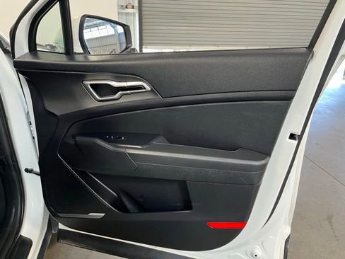 Used 2024 Kia Sportage LX FWD image 12
