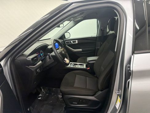 Used 2024 Ford Explorer XLT RWD image 9