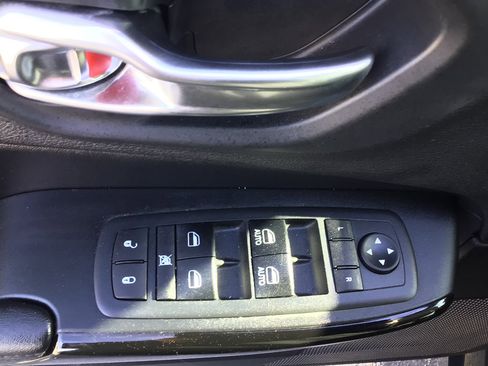 Used 2019 Jeep Cherokee Altitude image 6