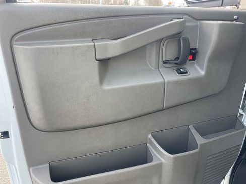 Used 2022 Chevrolet Express 3500 Extended w/ Driver Convenience Package image 9