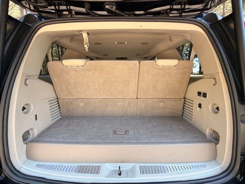 Used 2019 Cadillac Escalade Premium Luxury image 18