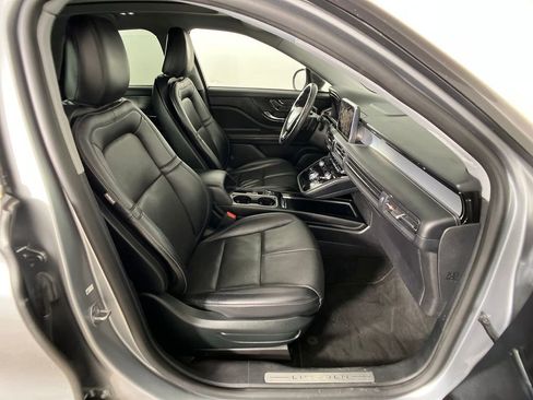 Used 2022 Lincoln Corsair AWD w/ Premium Package image 6