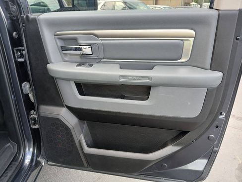 Used 2019 RAM 1500 Classic SLT AWD/4WD image 18