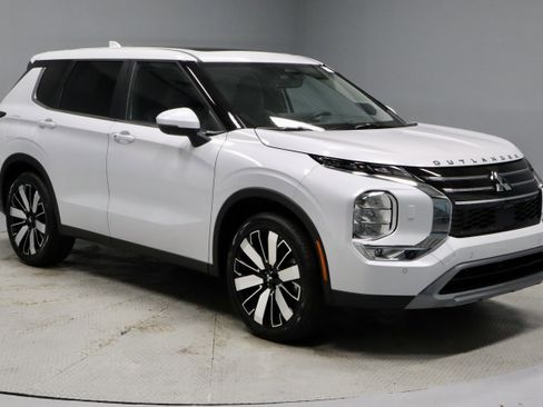 New 2026 Mitsubishi Outlander SE image 1