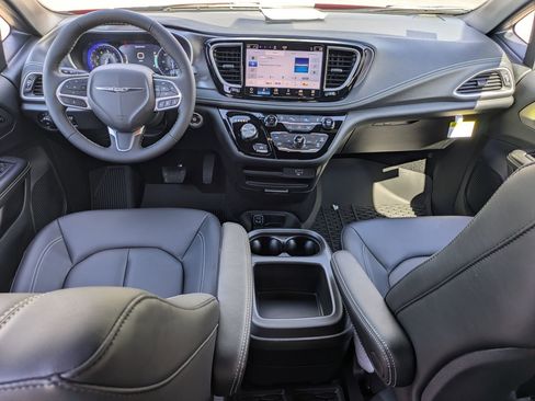 New 2026 Chrysler Pacifica Select FWD image 21