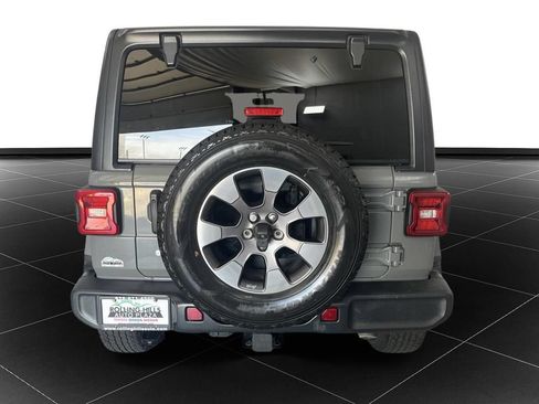 Used 2018 Jeep Wrangler Unlimited Sahara AWD/4WD image 4