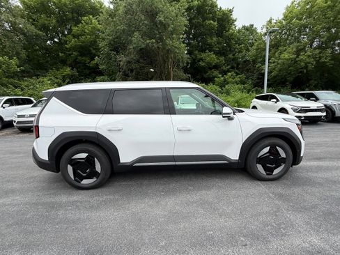 New 2026 Kia EV9 Wind image 4