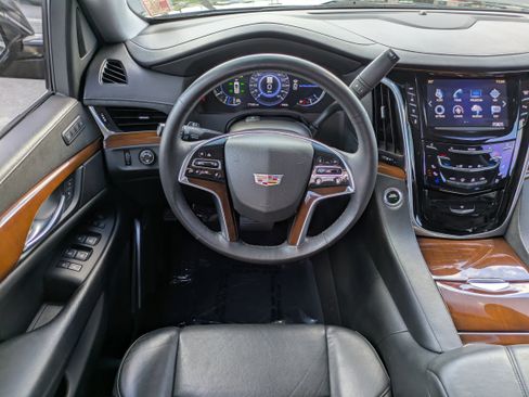Used 2018 Cadillac Escalade 2WD image 15