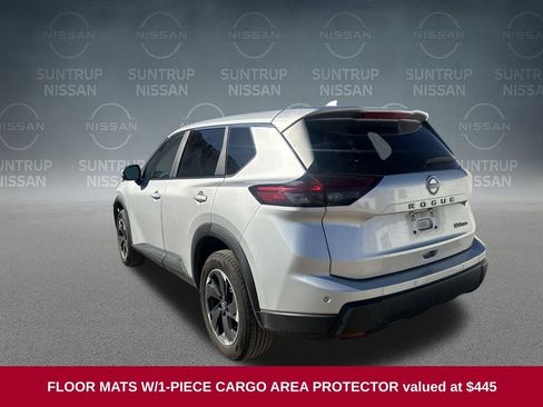 Used 2024 Nissan Rogue SV image 2