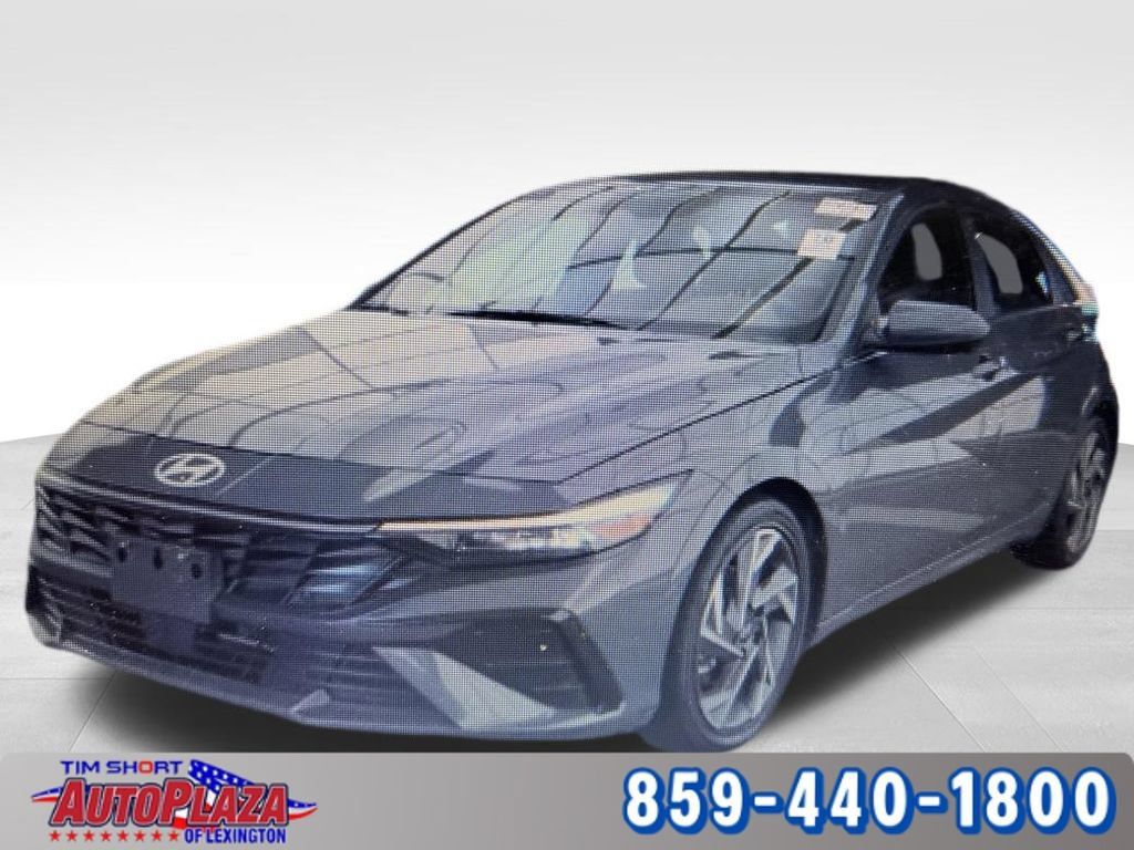 Used 2025 Hyundai Elantra SEL FWD image 1