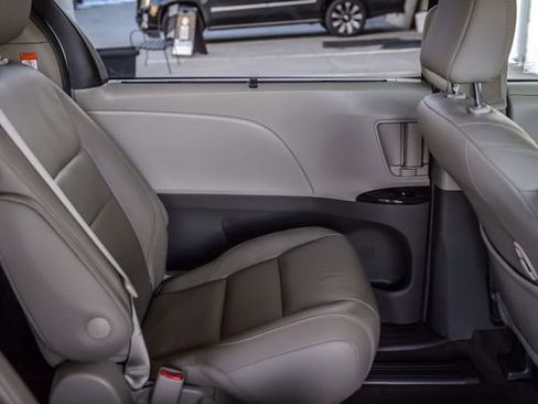 Used 2018 Toyota Sienna XLE Premium image 54