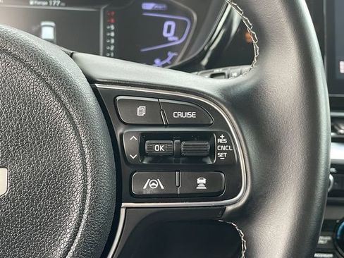 Certified 2022 Kia Niro EX image 25