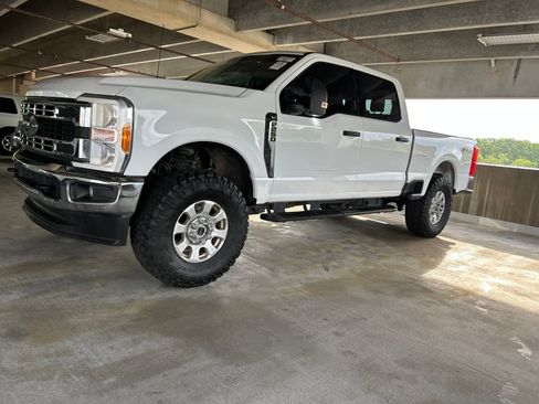 Used 2023 Ford F250 XLT w/ FX4 Off-Road Package AWD/4WD image 34