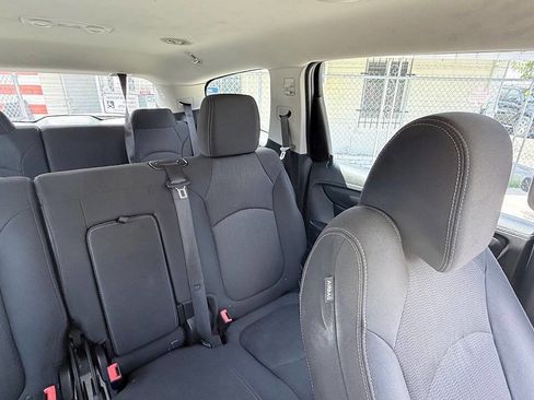 Used 2017 Chevrolet Traverse LT FWD image 9
