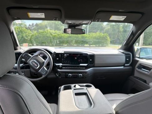Used 2026 GMC Sierra 1500 SLT AWD/4WD image 17
