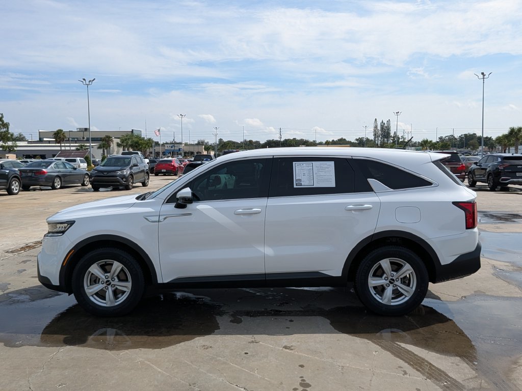 Certified 2023 Kia Sorento LX FWD image 5