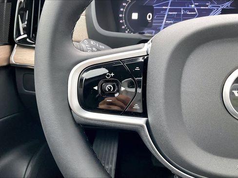 New 2026 Volvo XC90 B6 Plus w/ Protection Package Premier image 17