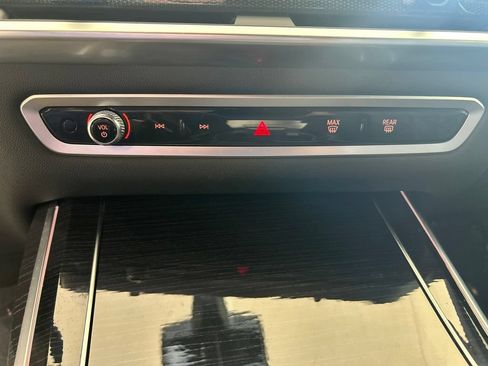 Used 2024 BMW X7 xDrive40i w/ M Sport Package AWD/4WD image 53