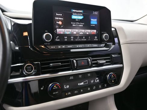 Used 2022 Nissan Pathfinder SV w/ SV Premium Package FWD image 25