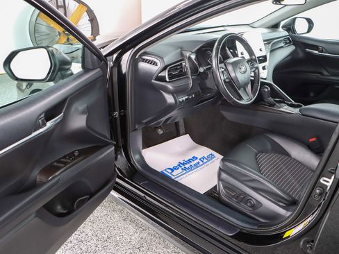 Used 2024 Toyota Camry SE image 3