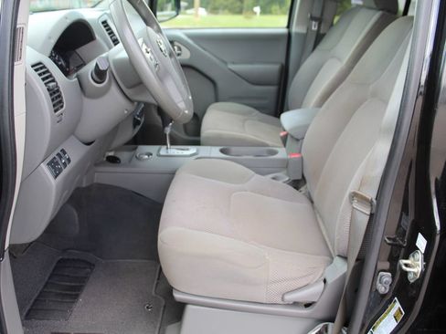 Used 2020 Nissan Frontier SV w/ Midnight Edition Floor Mats AWD/4WD image 9