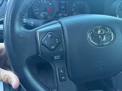 Used 2021 Toyota Tacoma TRD Off-Road image 11