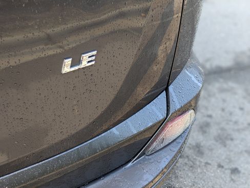 Used 2017 Toyota RAV4 LE FWD image 31