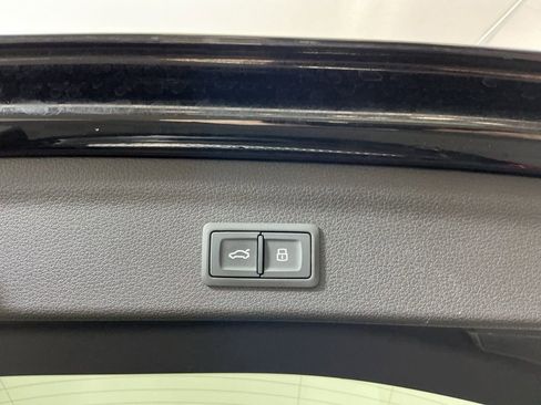 Used 2021 Audi Q3 2.0T Premium Plus w/ Premium Plus Package image 12