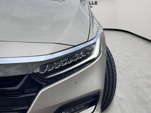 Used 2018 Honda Accord Touring image 6