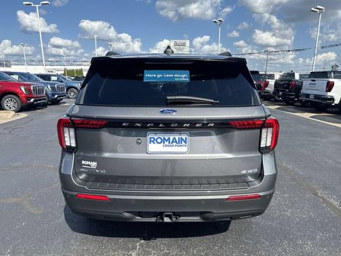 Used 2025 Ford Explorer Active AWD/4WD image 4