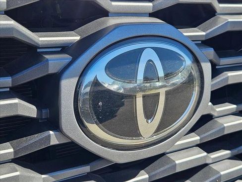 Used 2021 Toyota Tacoma TRD Off-Road w/ Technology Package image 4