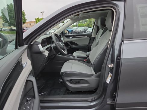 New 2026 Volkswagen Tiguan SE AWD/4WD image 11