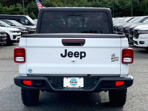 Used 2023 Jeep Gladiator Sport AWD/4WD image 4