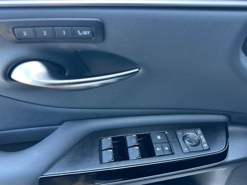 Certified 2025 Lexus ES 300h w/ Premium Package FWD image 8