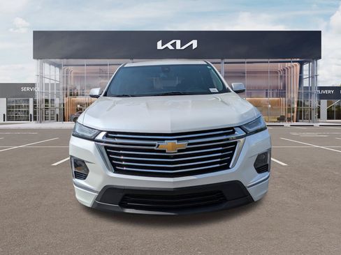 Used 2023 Chevrolet Traverse Premier FWD image 7