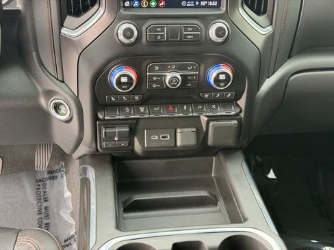 Used 2023 GMC Sierra 2500 AT4 image 14