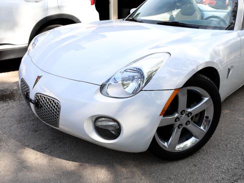 Used 2006 Pontiac Solstice Convertible w/ Premium Package image 2